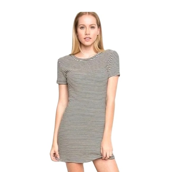 Brandy Melville Throwback OG striped t-dress white + navy stripes one size - Picture 2 of 9